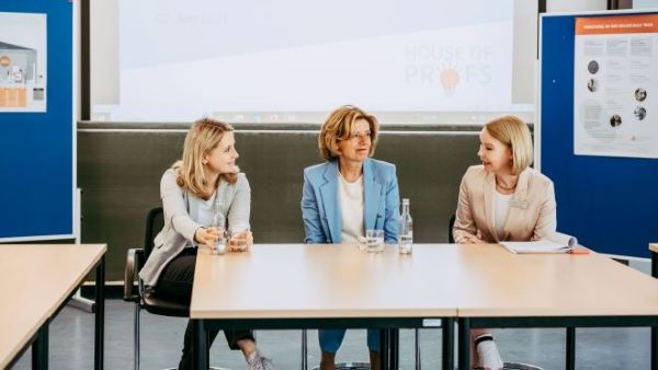 Ministerpräsidentin Malu Dreyer und Präsidentin der Hochschule Prof. Dr. Dorit Schumann