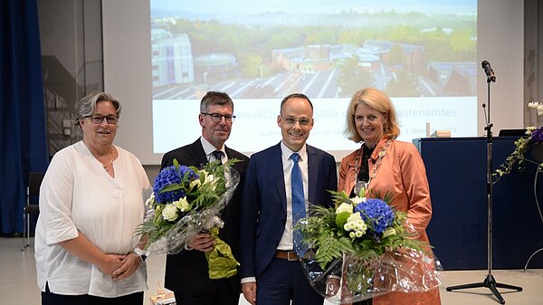 Feierliche Übergabe des Präsidentenamtes von Prof. Michael Jäckel auf Prof. Eva Martha Eckkrammer. Foto mit Staatssekretär Denis Alt und Kanzlerin Ulrike Graßnick.